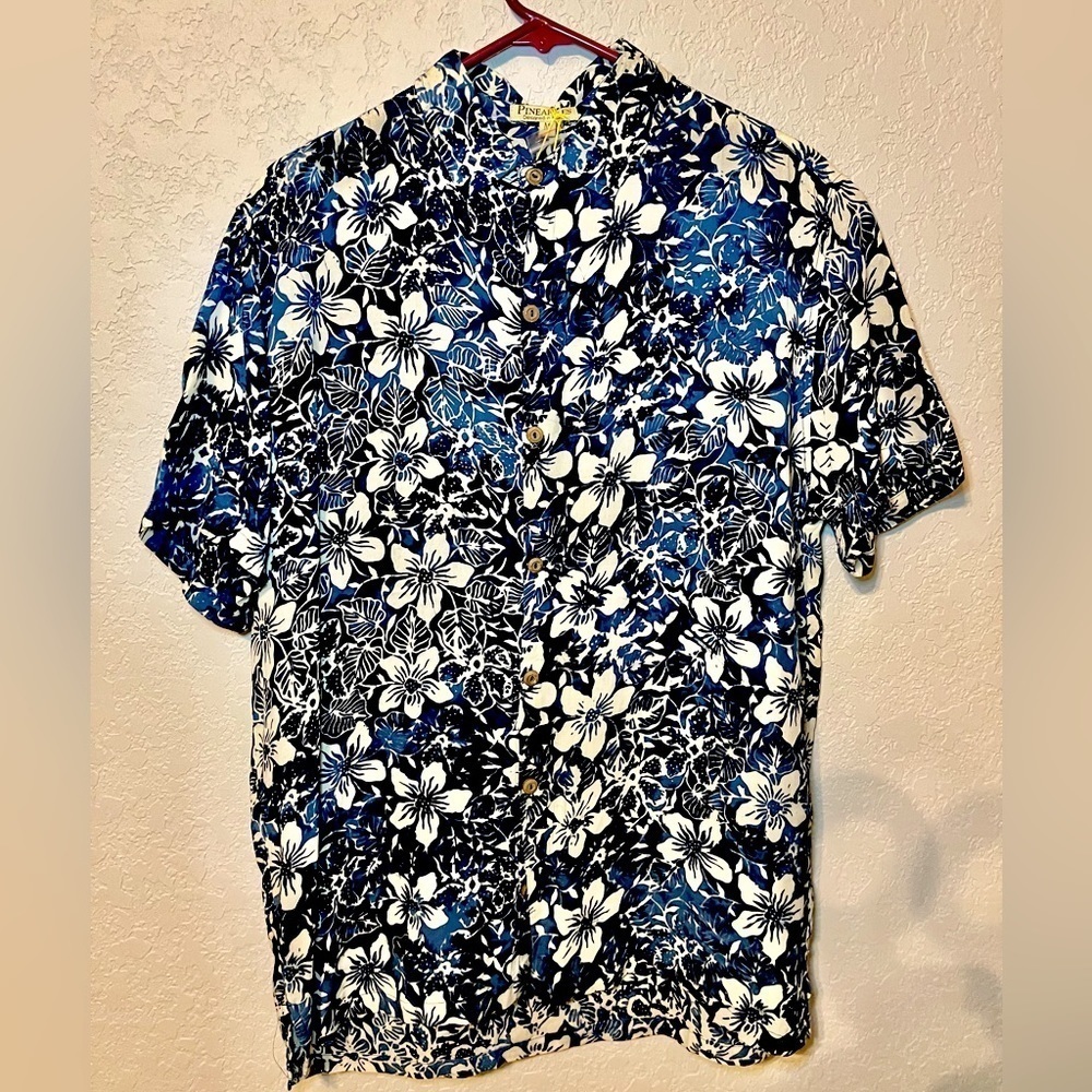 Men’s Pineapples brand Hawaiian shirt NWT SIZE MEDIUM